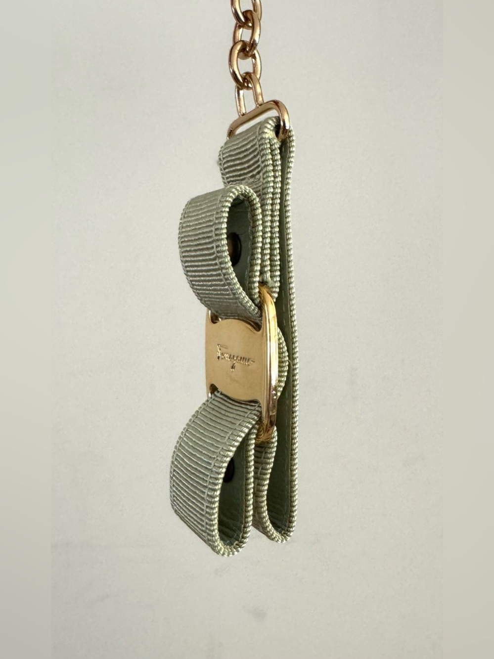 SALVATORE FERRAGAMO Vara Bow Grosgrain Keychain Olive Green Gold Tone + Box - Picture 5 of 8